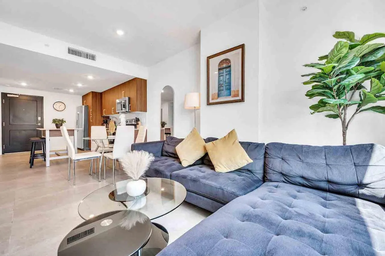 Wonderful Unit In Downtown With Free Parking アパート *