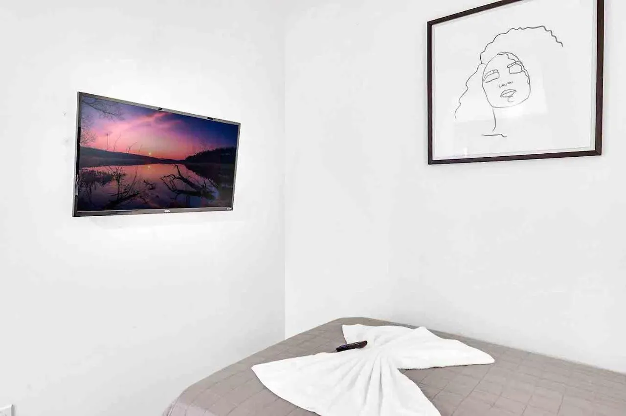 Wonderful Unit In Downtown With Free Parking アパート