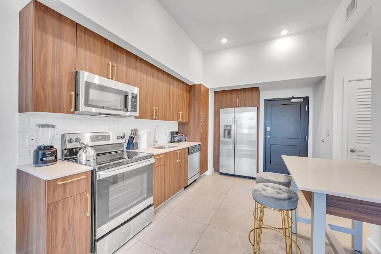 Modern Unit In Downtown With Free Parking Apartment