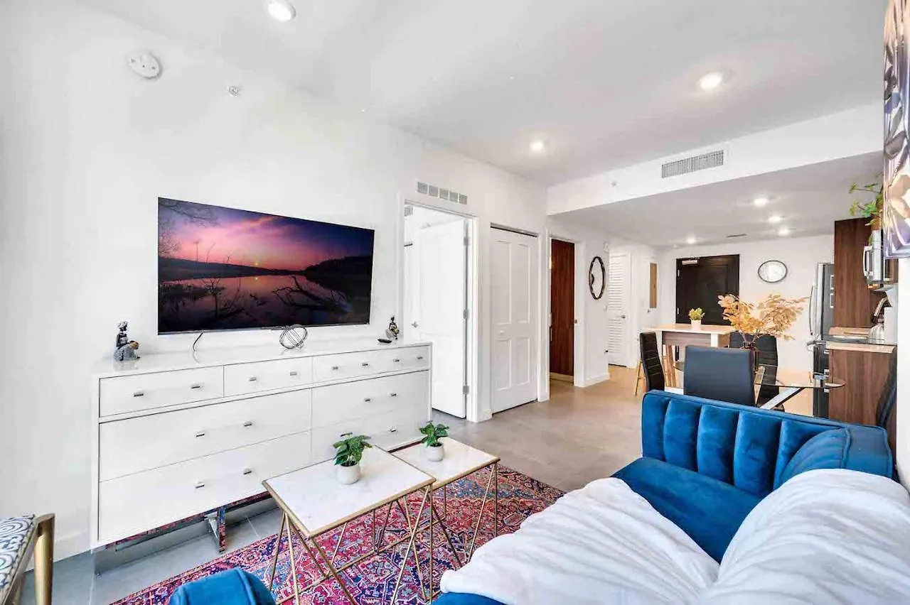 Charming In The Heart Of Downtown With Free Parking * מיאמי