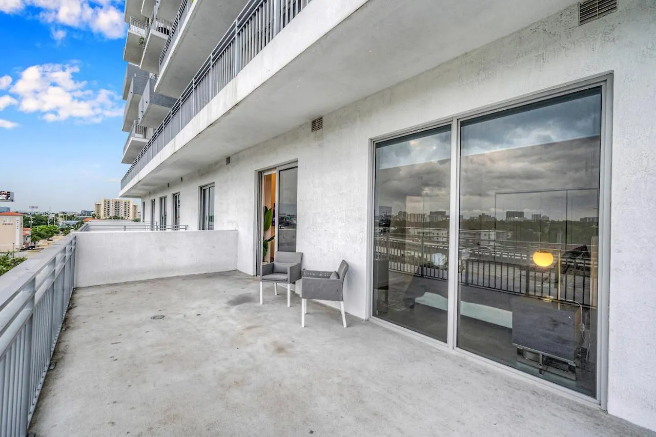 Modern Unit In Downtown With Free Parking Apartment *