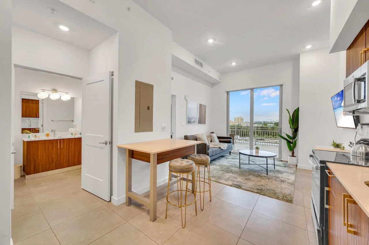Apartment Modern Unit In Downtown With Free Parking *