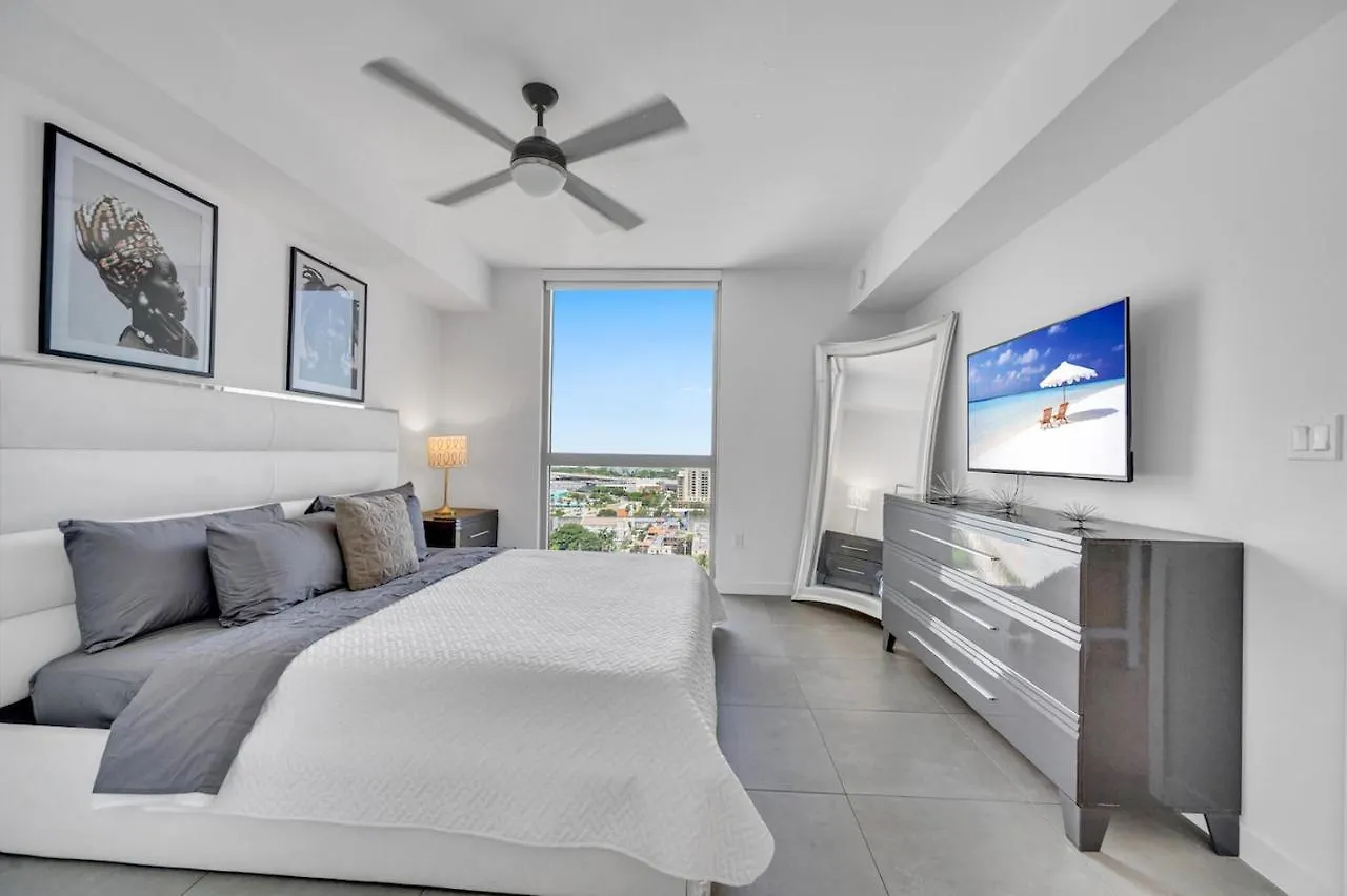 Διαμέρισμα Beautiful With King Bed & Free Parking *