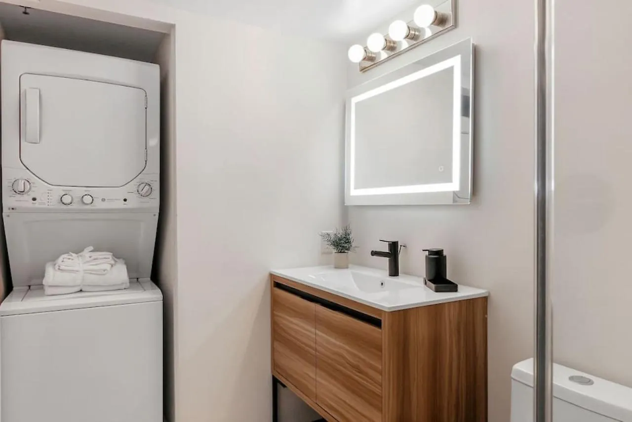 Brickell Bay View Oasis With Pool Hot Tub And Gym Holiday home *