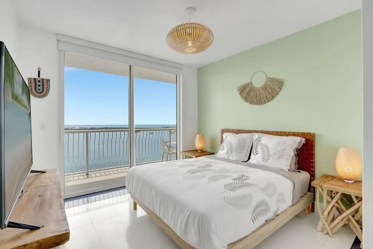 Holiday home 3br Penthouse With European Flair N Amazing Views *