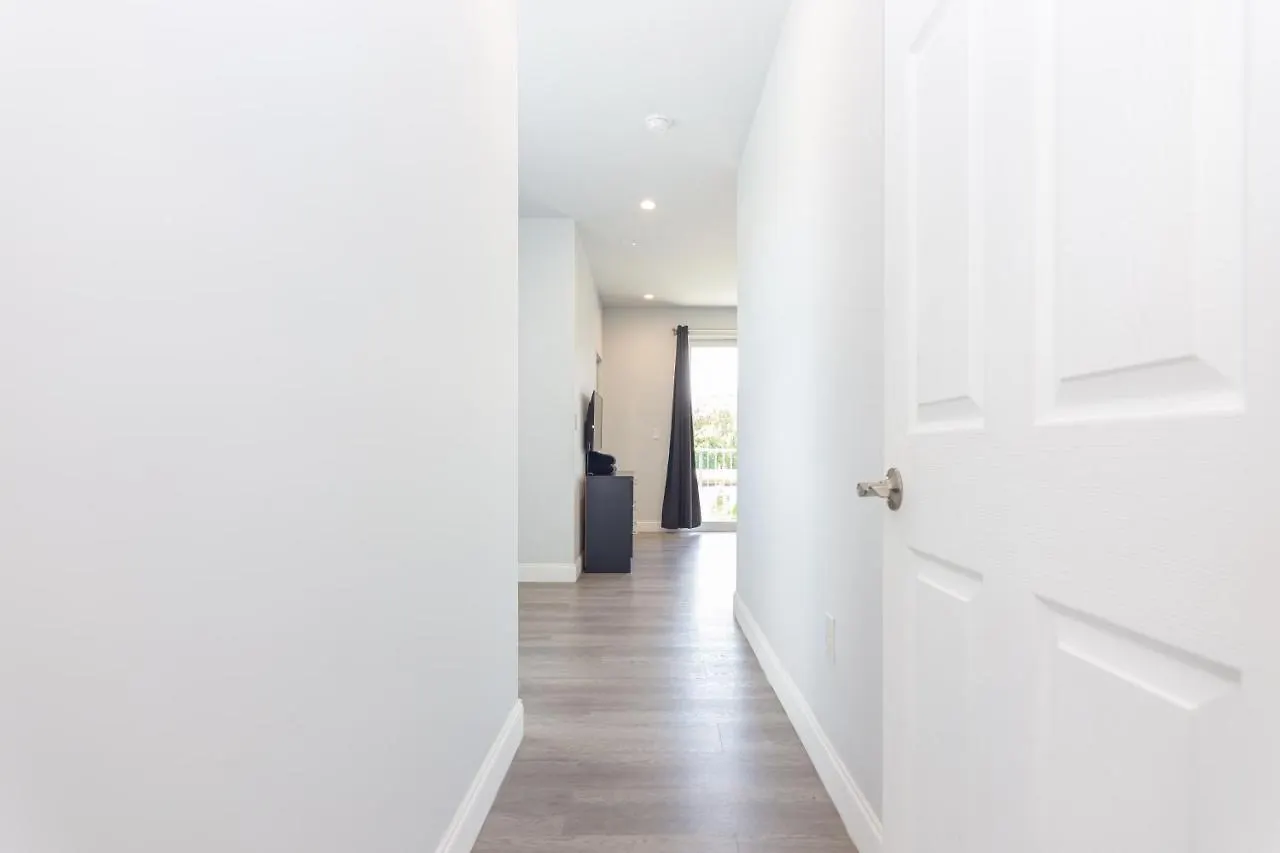 Sleek & Modern Townhome, Shared Backyard Oasis