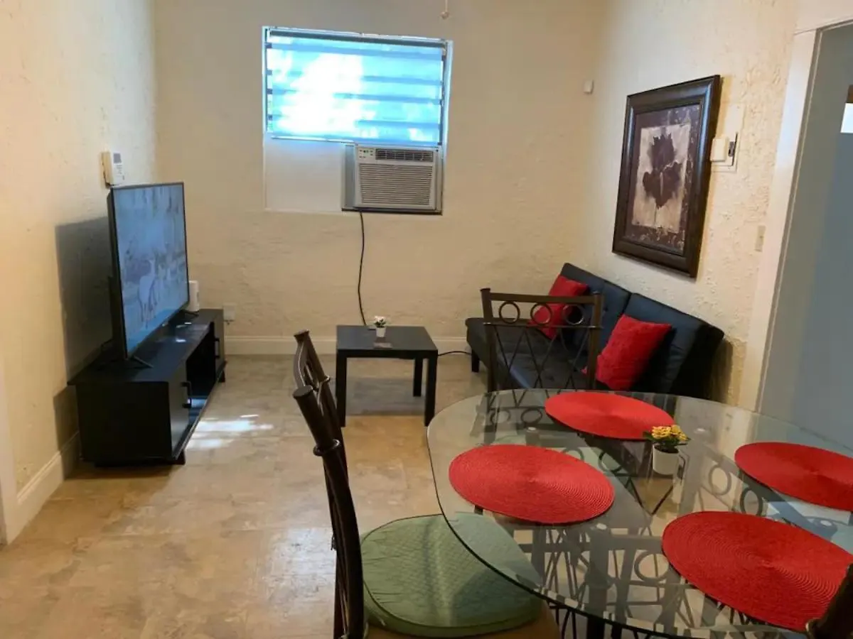 Cozy In Cute House, Close To Airport - Free Parking *