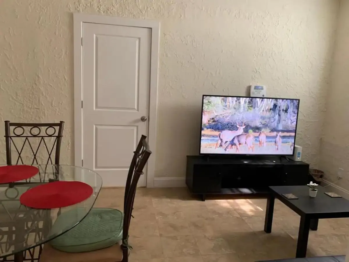 Cozy In Cute House, Close To Airport - Free Parking *