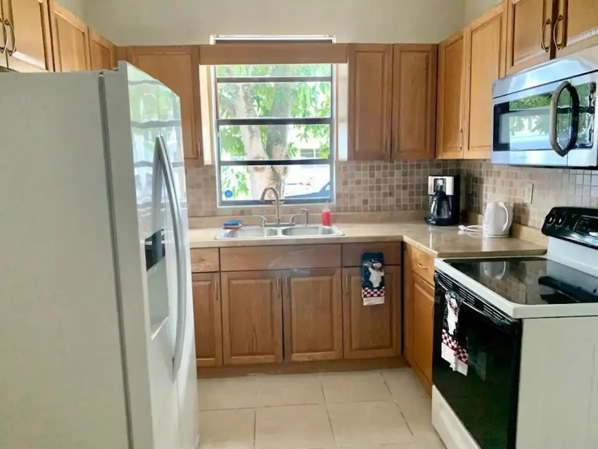 Homestay Cozy In Cute House, Close To Airport - Free Parking