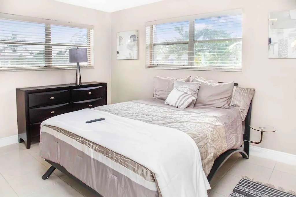 3br Cozy W/ Spacious Yard *