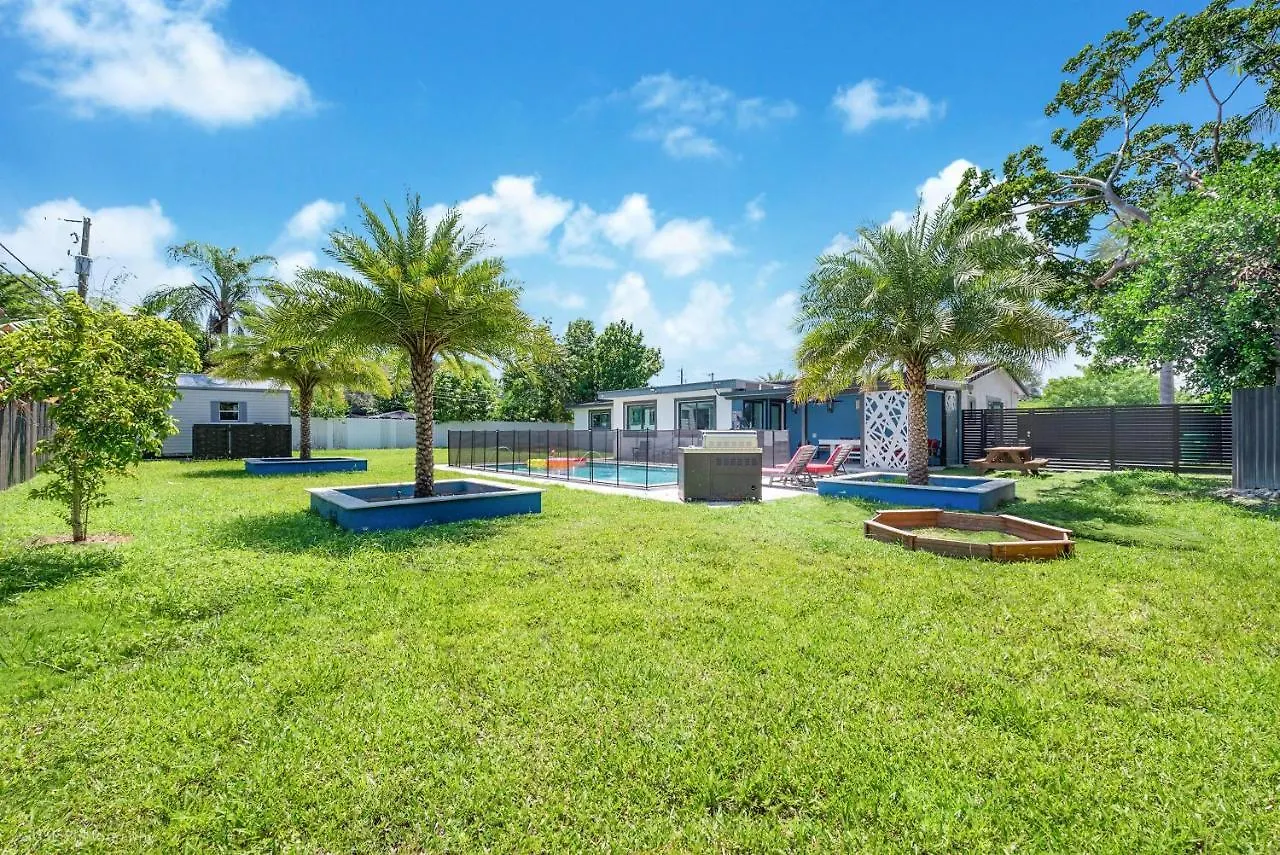 The Palms/ Big Pool/ Foosball/ Pool Table Holiday home