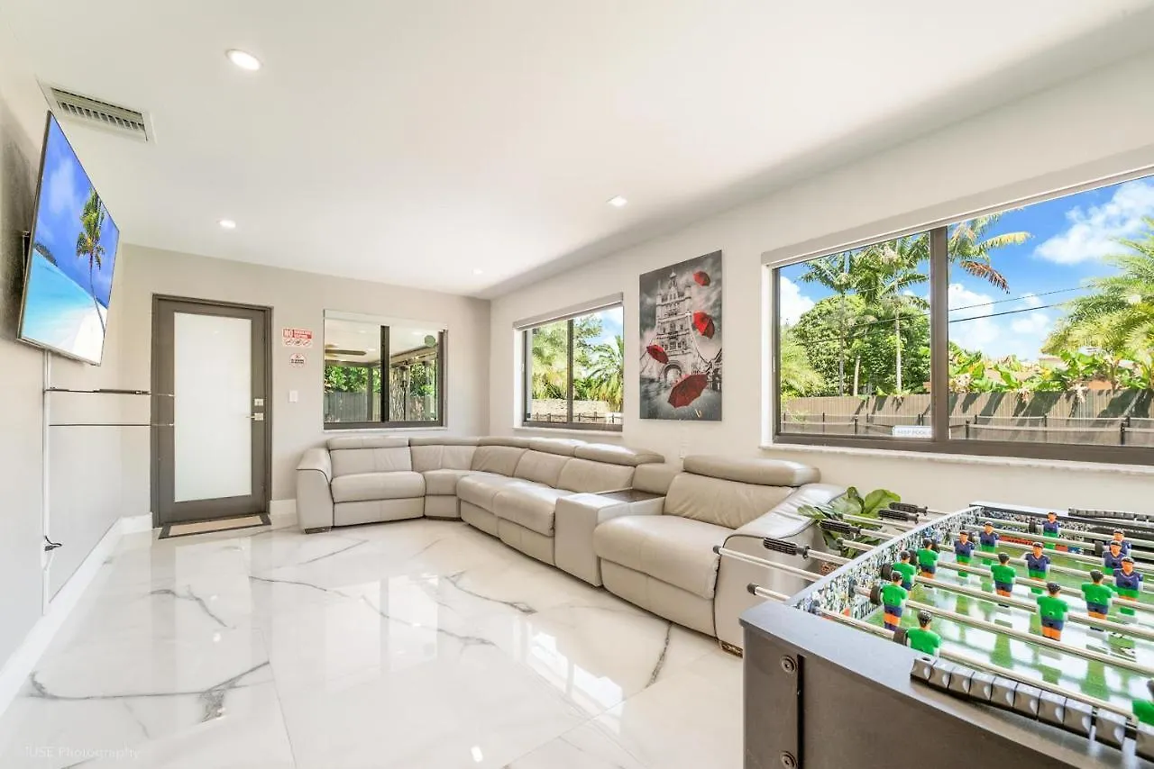 The Palms/ Big Pool/ Foosball/ Pool Table Holiday home *