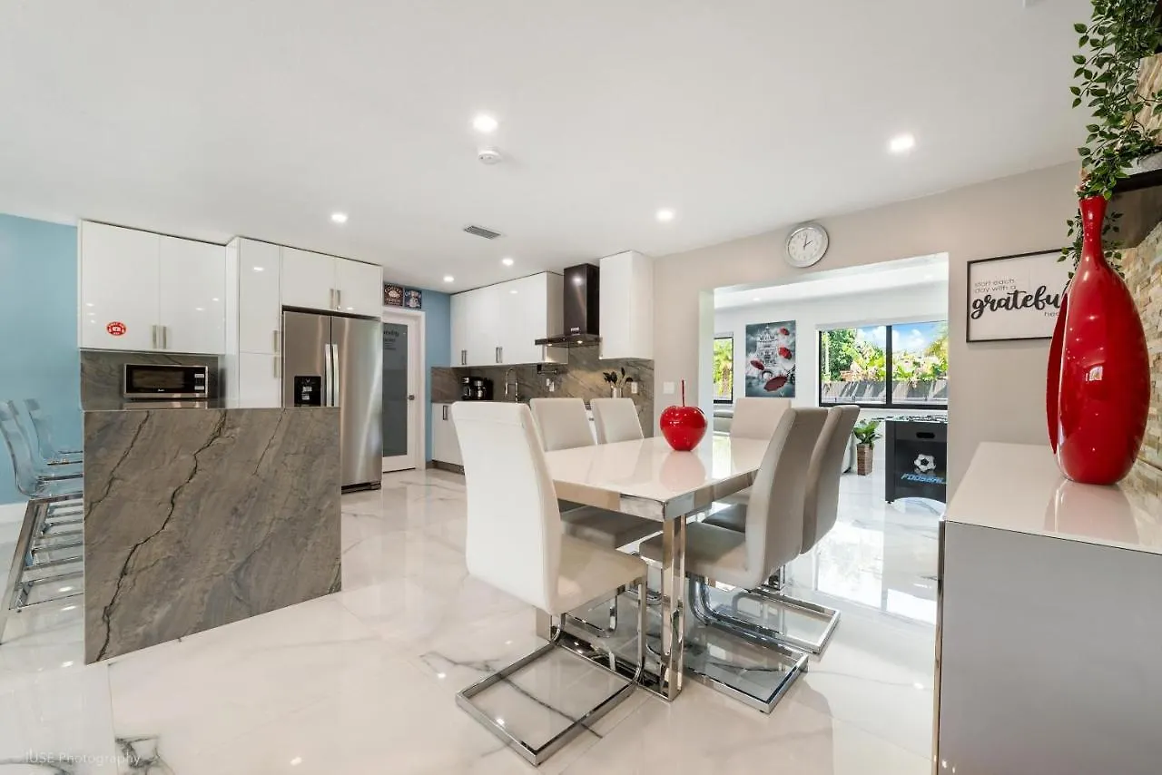 The Palms/ Big Pool/ Foosball/ Pool Table Holiday home