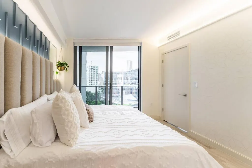 Luxurious In Heart Of Brickell Apartment