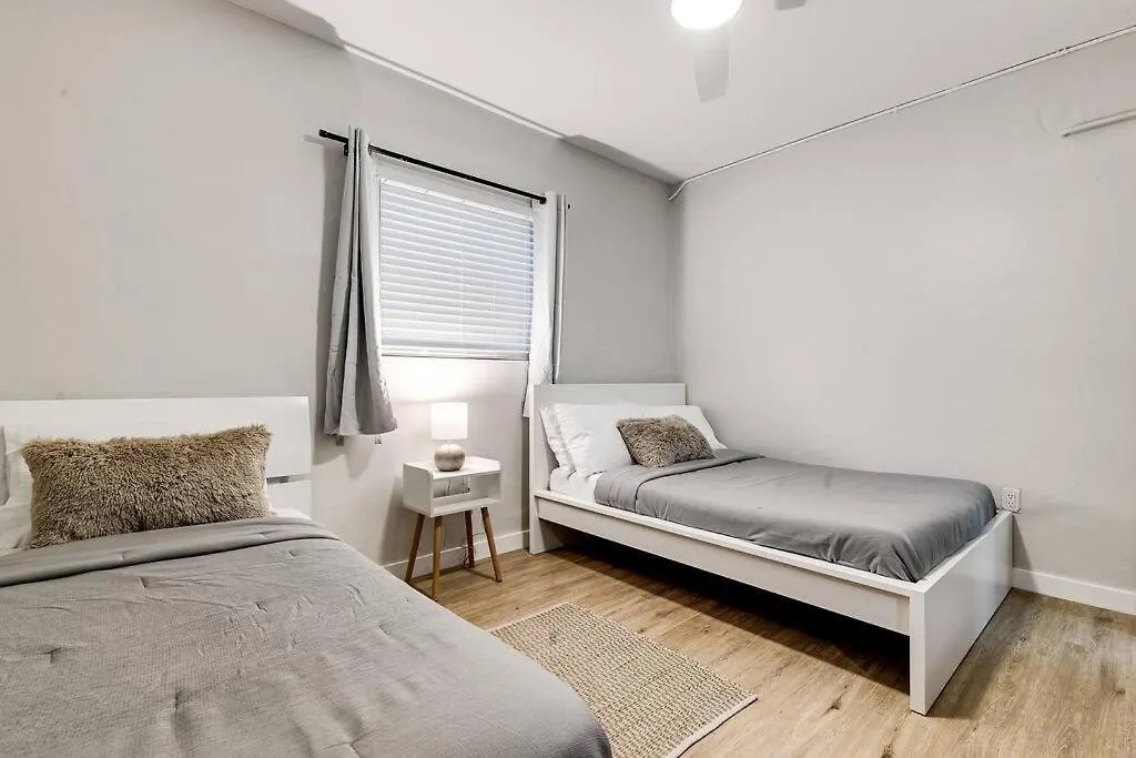 Apartment Roomy 2 Bedroom Near Airport Virg 7