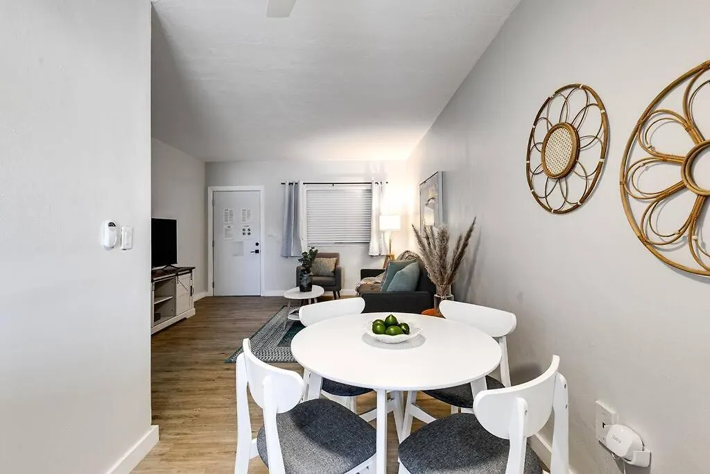 Roomy 2 Bedroom Near Airport Virg 7 Apartment