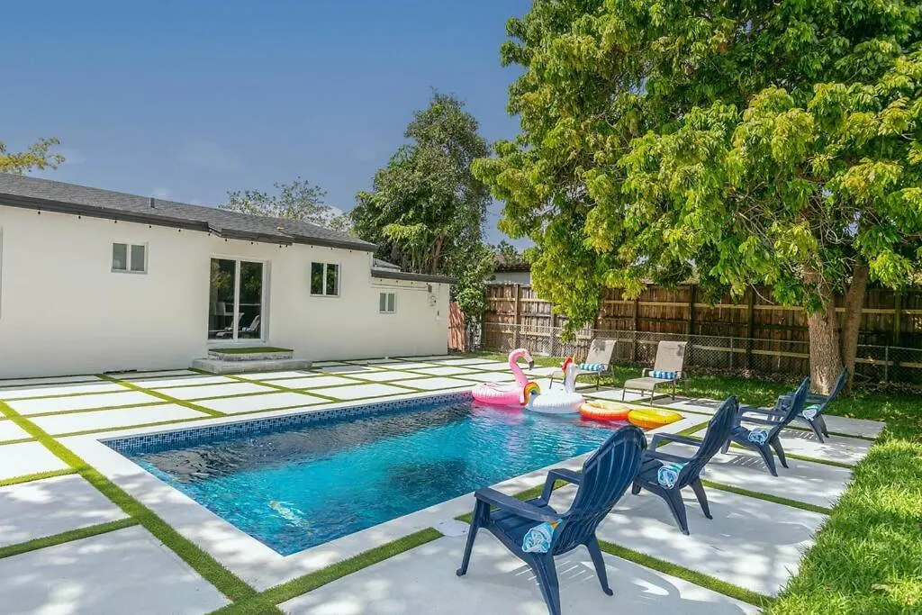 New Home, Pool Near Airport And Beaches, King Bed Miami