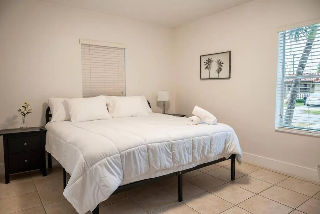 Holiday home Coral Gables With Pool Near Airport. King Beds *