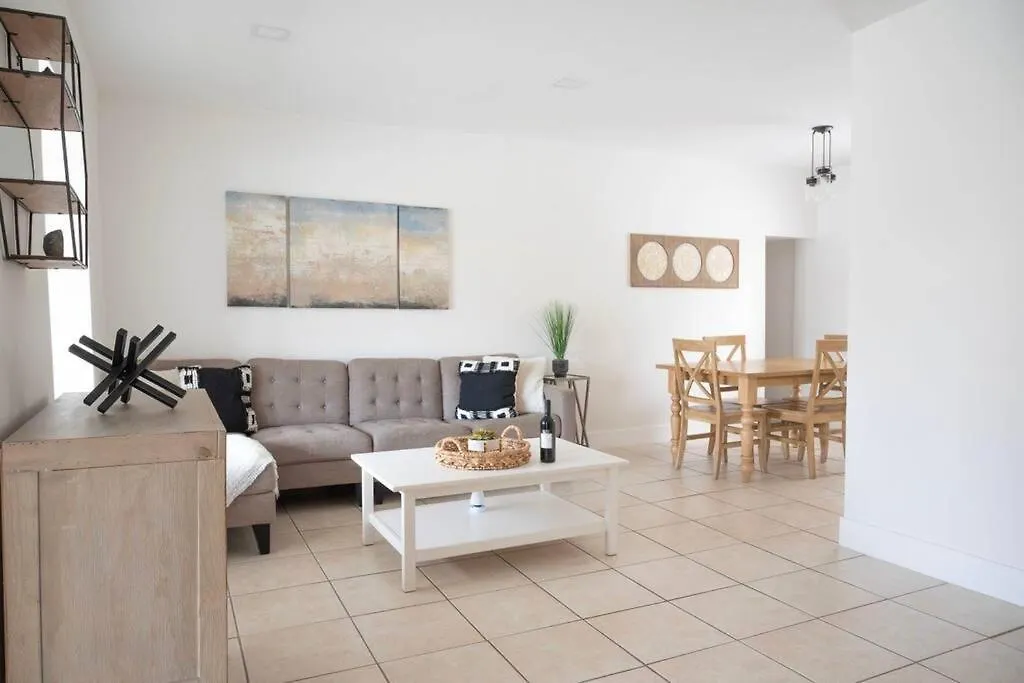 Holiday home Coral Gables With Pool Near Airport. King Beds Miami