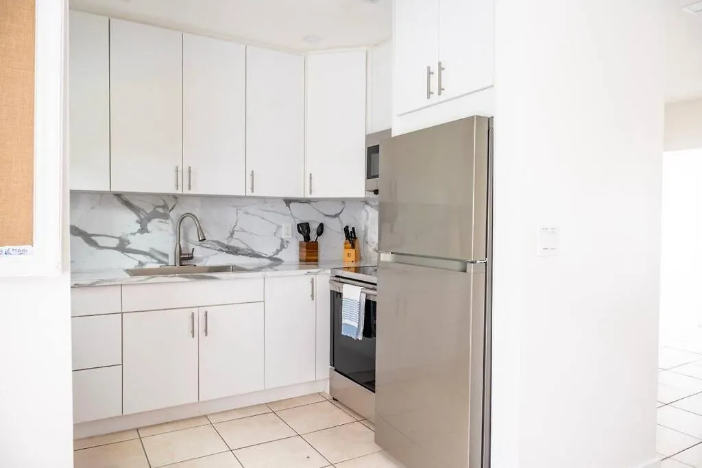 Coral Gables With Pool Near Airport. King Beds Holiday home *