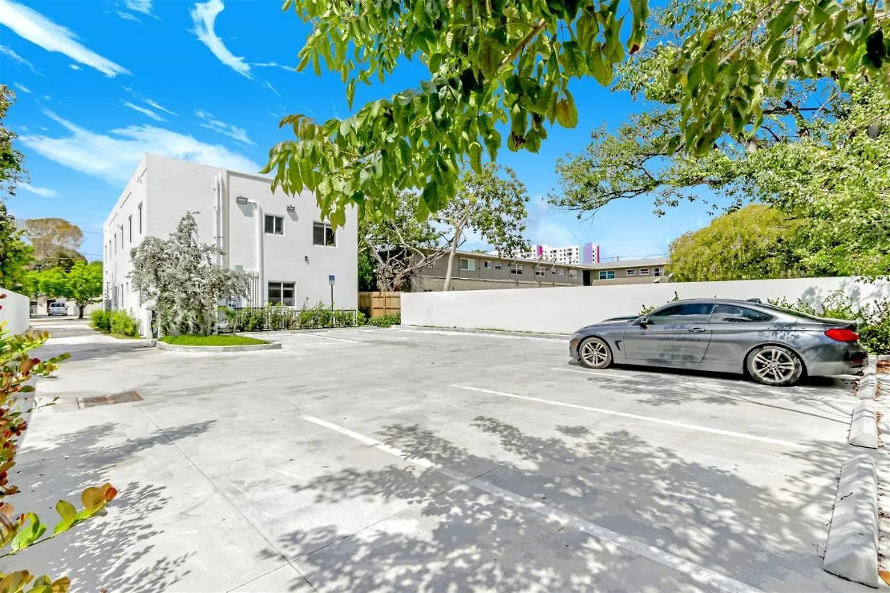 Artease 2 -largest, Stylish, Peloton Bike, Near Wynwood Walls & Restaurants Holiday home *