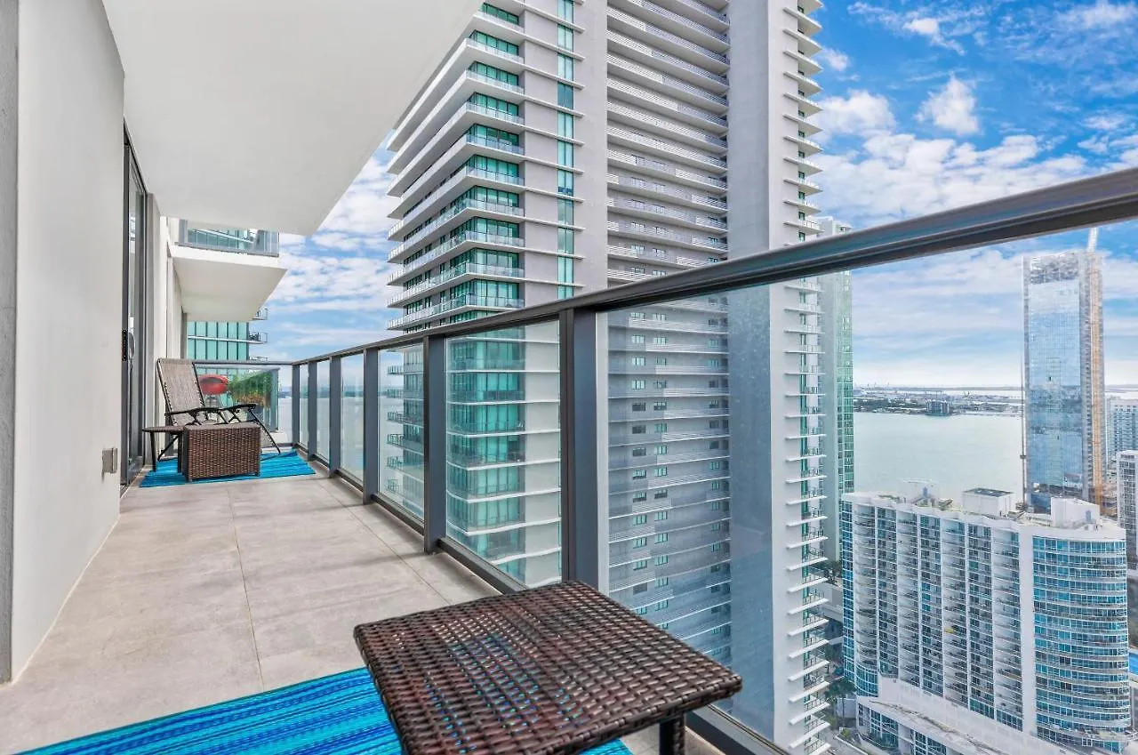Exclusive High-rise In Edgewater Apartment
