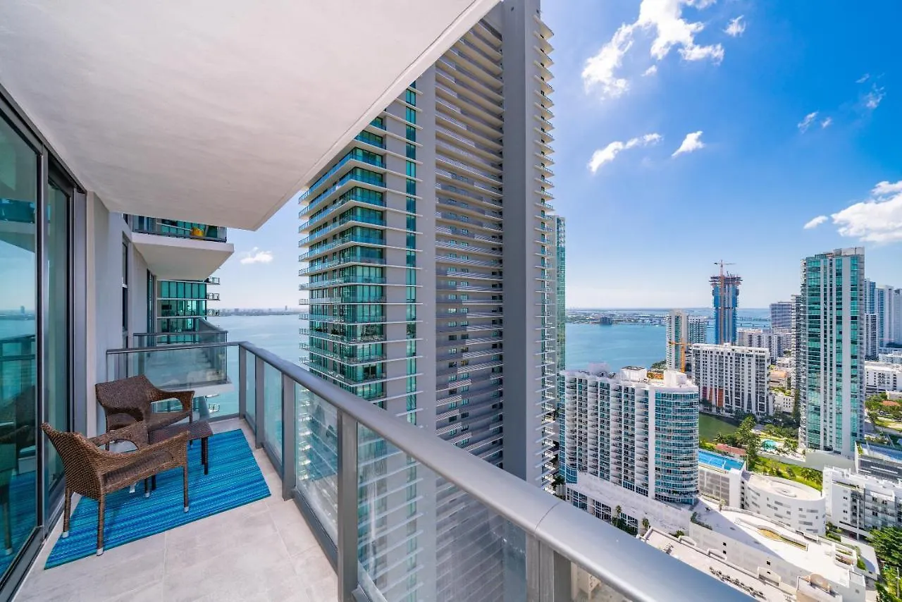 Exclusive High-rise In Edgewater Apartment