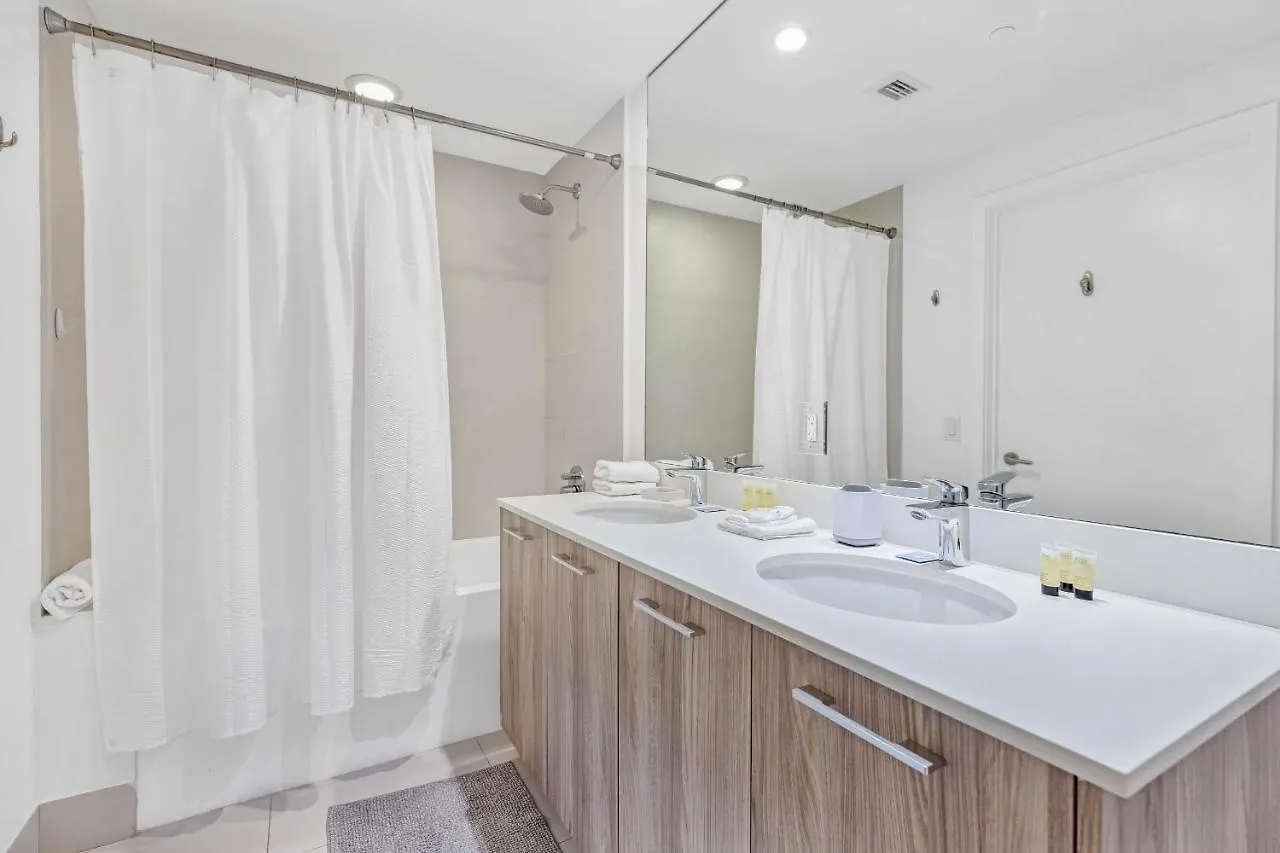 Exclusive High-rise In Edgewater Apartment
