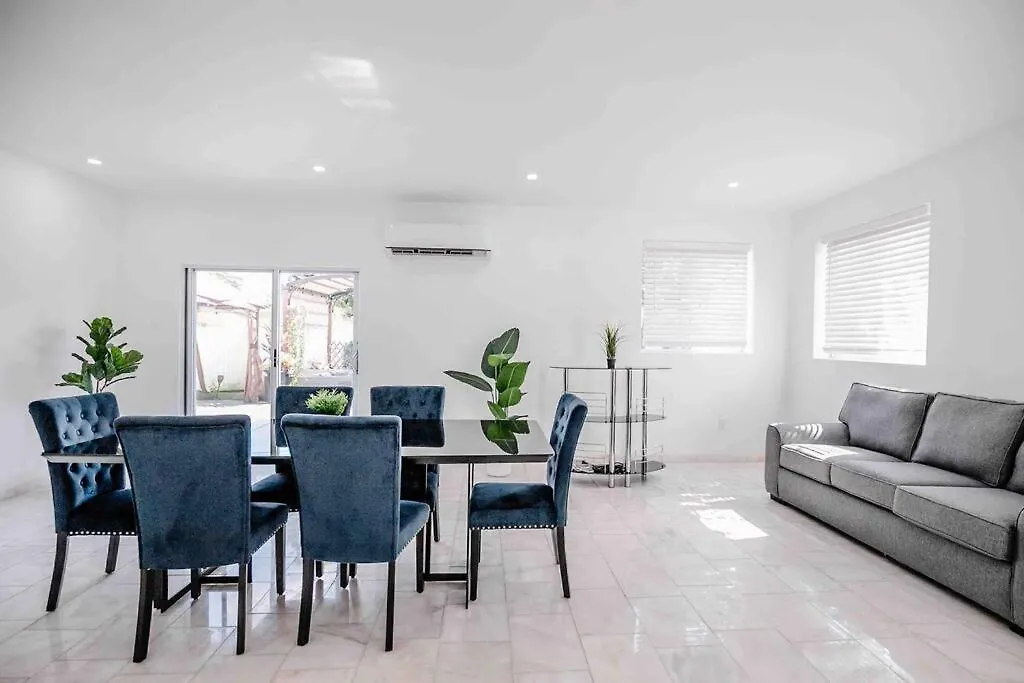 Exquisite Luxe 3 Bed With Hot Tub! Villa *