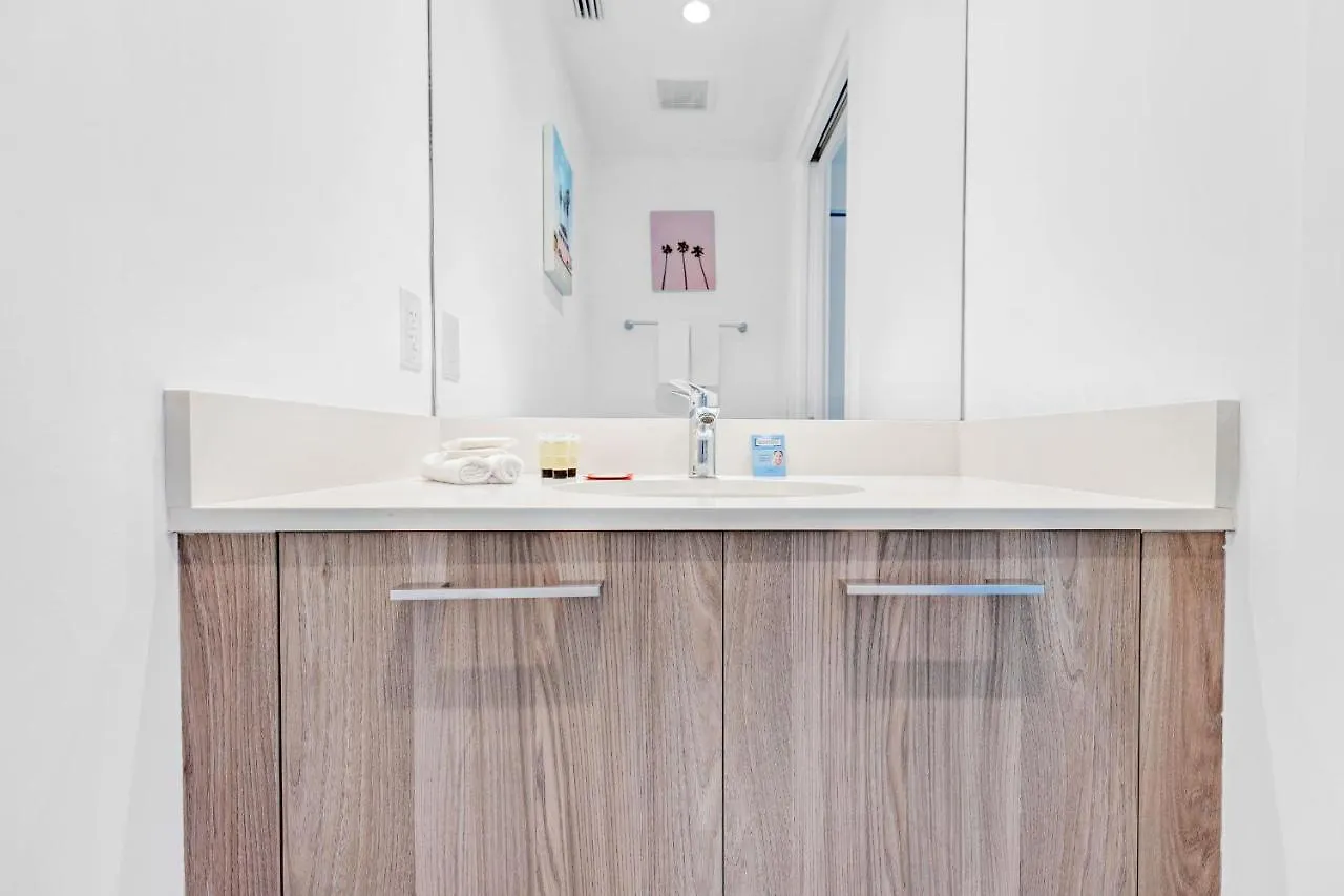 Exclusive High-rise In Edgewater Apartment *
