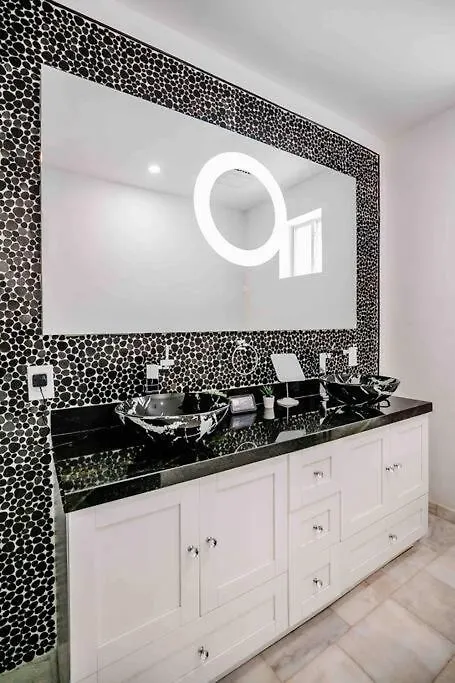 Villa Exquisite Luxe 3 Bed With Hot Tub! *