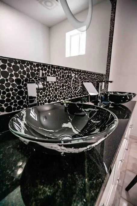Exquisite Luxe 3 Bed With Hot Tub! Miami