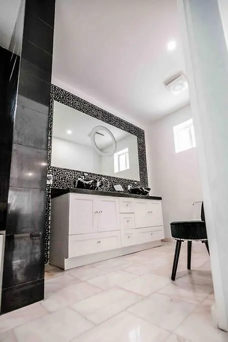 Villa Exquisite Luxe 3 Bed With Hot Tub! *