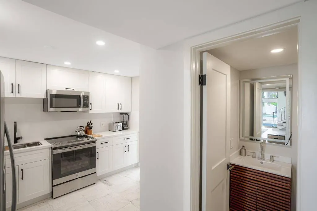 At St Unit A Luxury Pool Villa, Pet Friendly Miami