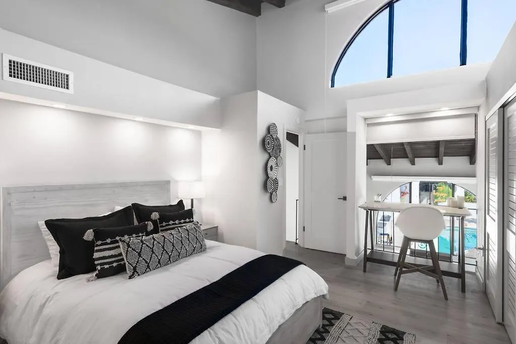 At St Unit A Luxury Pool Villa, Pet Friendly * Miami