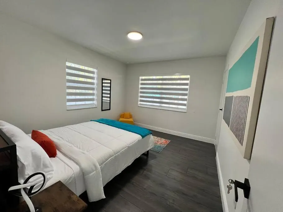 Apartment Stylish 3/2 Centrally Located! Miami