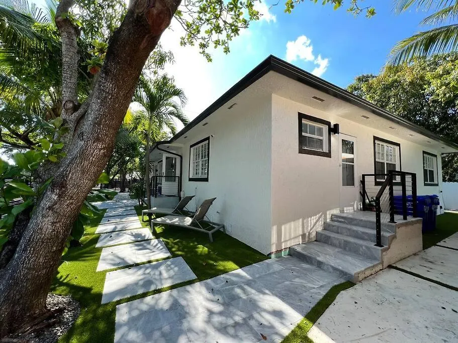 Stylish 3/2 Centrally Located! Miami