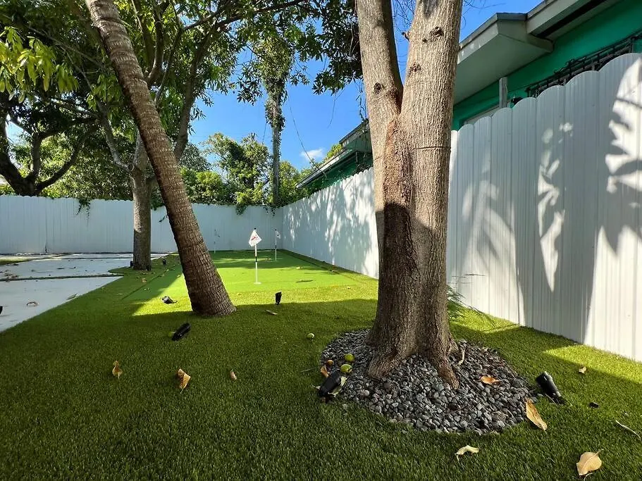 Stylish 3/2 Centrally Located! Apartment *