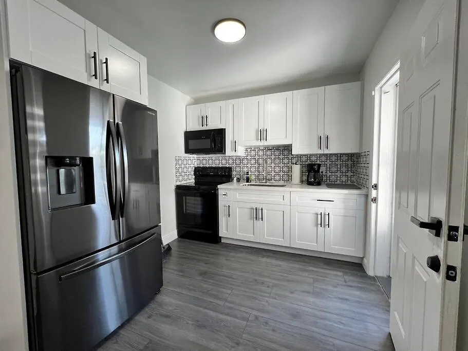 Stylish 3/2 Centrally Located! * Miami
