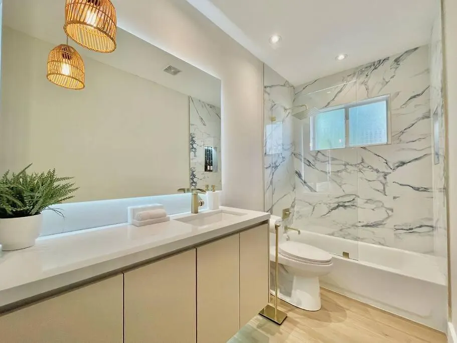Dune Paradise-pool/wynwood/spacious 5br/hidden Gem Holiday home Miami