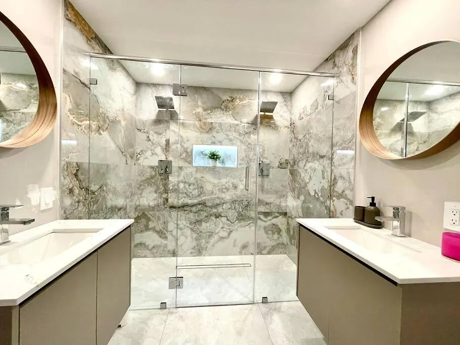 Eden In - Pool W/ Theater Pool House Holiday home Miami