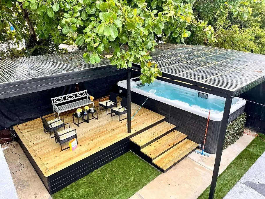 Eden In - Pool W/ Theater Pool House Holiday home *