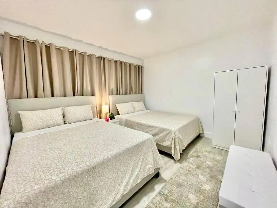 Eden In - Pool W/ Theater Pool House Holiday home Miami