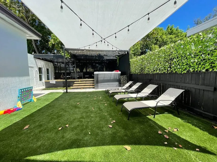 Eden In - Pool W/ Theater Pool House Holiday home Miami