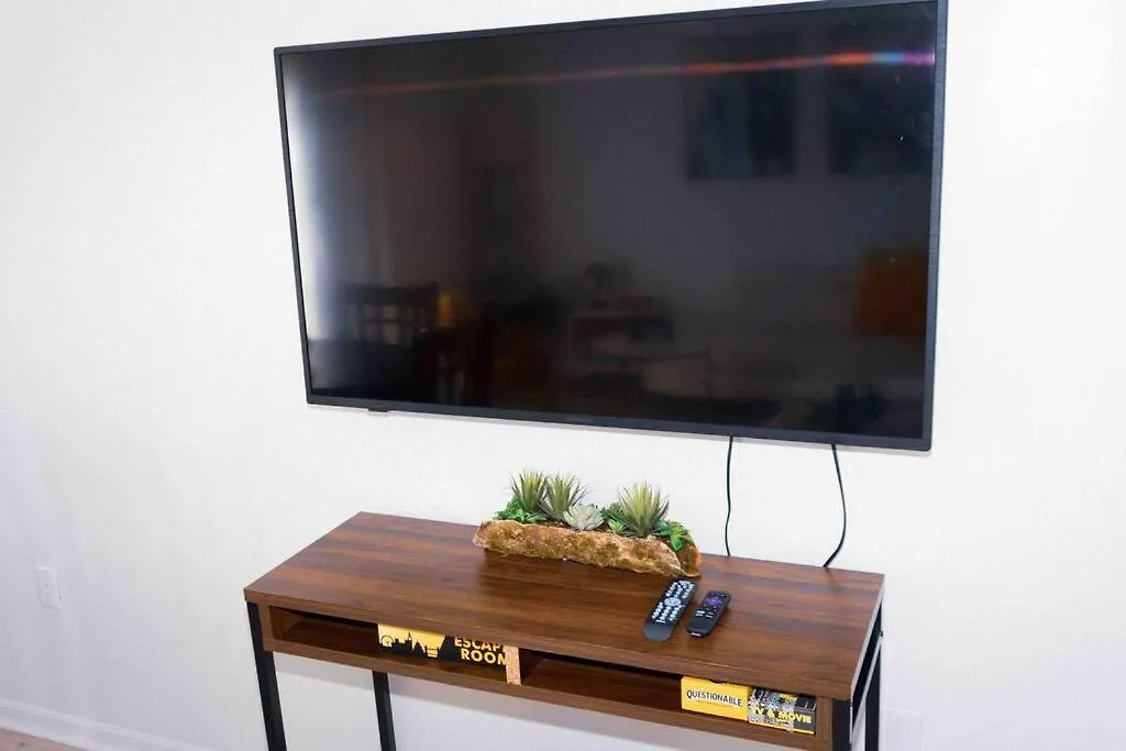 Newly Renovated 5 Min From Airport *