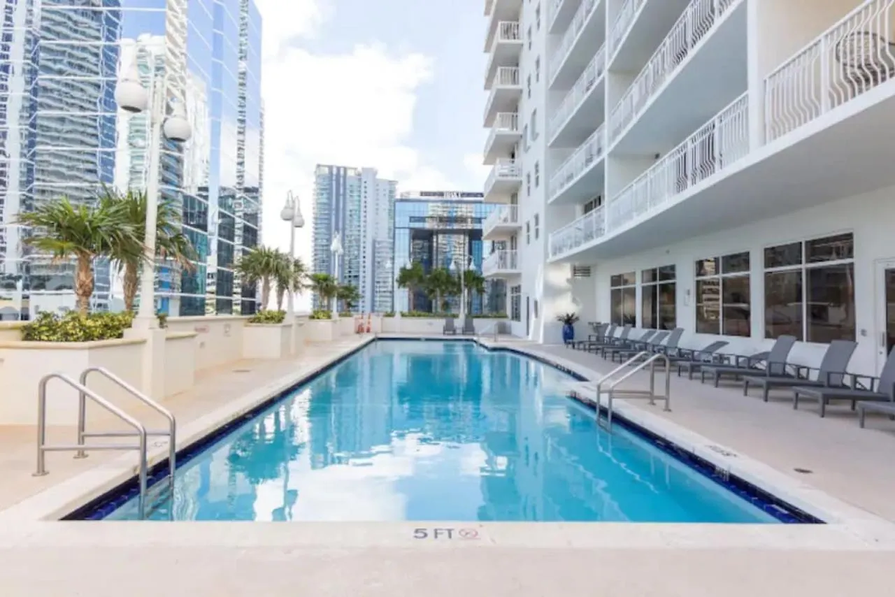 Newly-renovated Corner 3br With Balcony And Pool Holiday home *