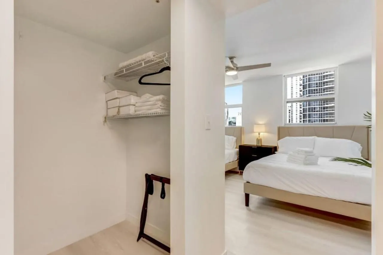Holiday home Newly-renovated Corner 3br With Balcony And Pool Miami