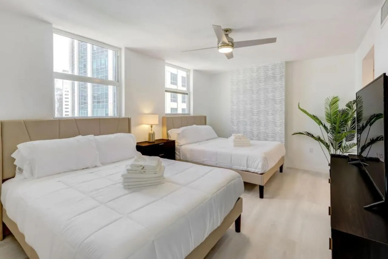 Holiday home Newly-renovated Corner 3br With Balcony And Pool
