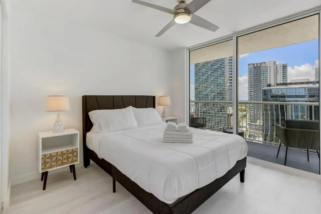 Newly-renovated Corner 3br With Balcony And Pool Holiday home *