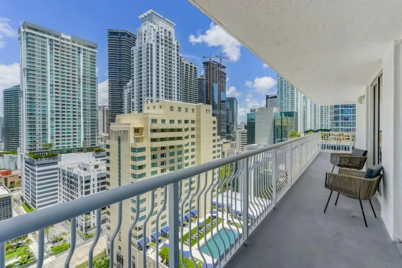Holiday home Newly-renovated Corner 3br With Balcony And Pool